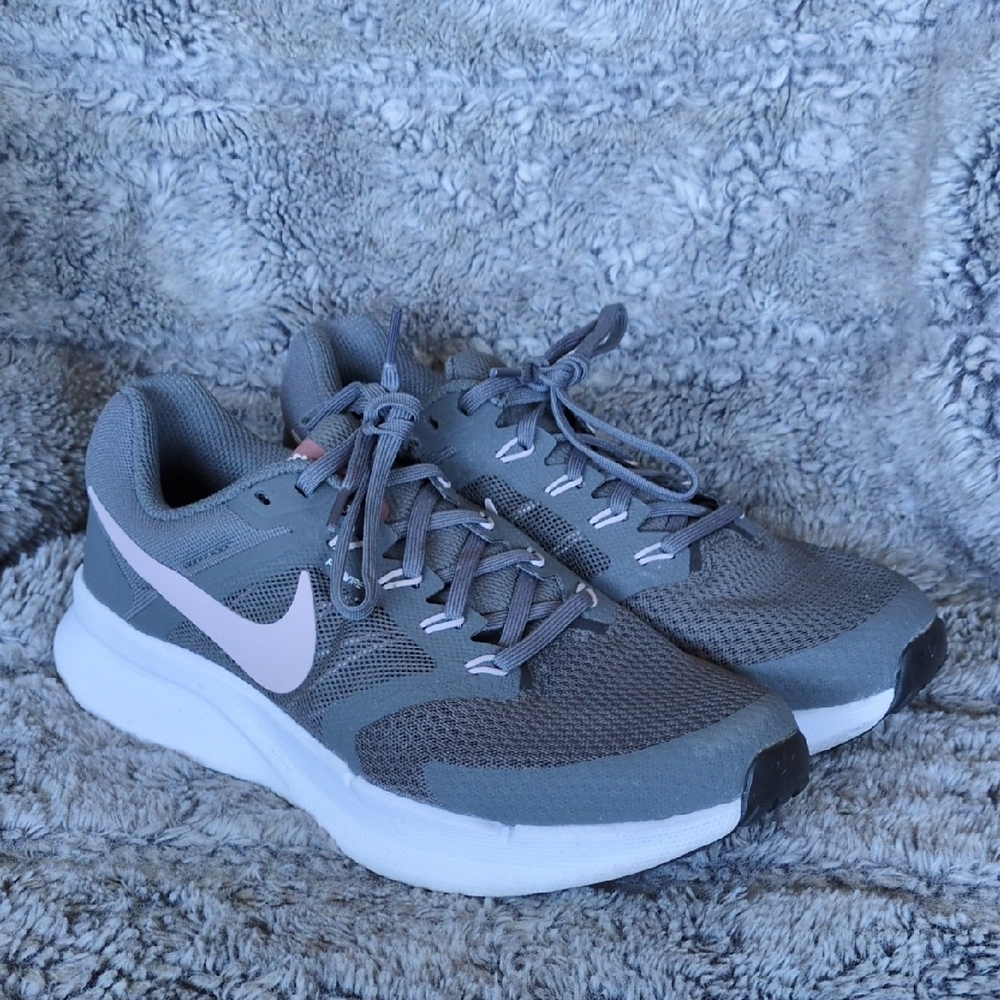 Nike Women's Run Swift 3 running shoes Sz 8​
